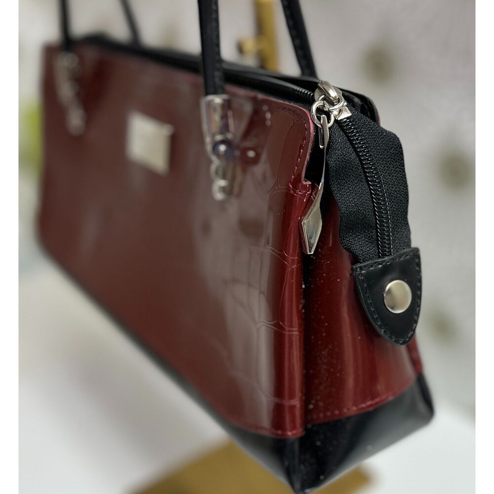 Beijo cherry red and black faux crocodile embossed shoulder bag - Picture 4 of 12